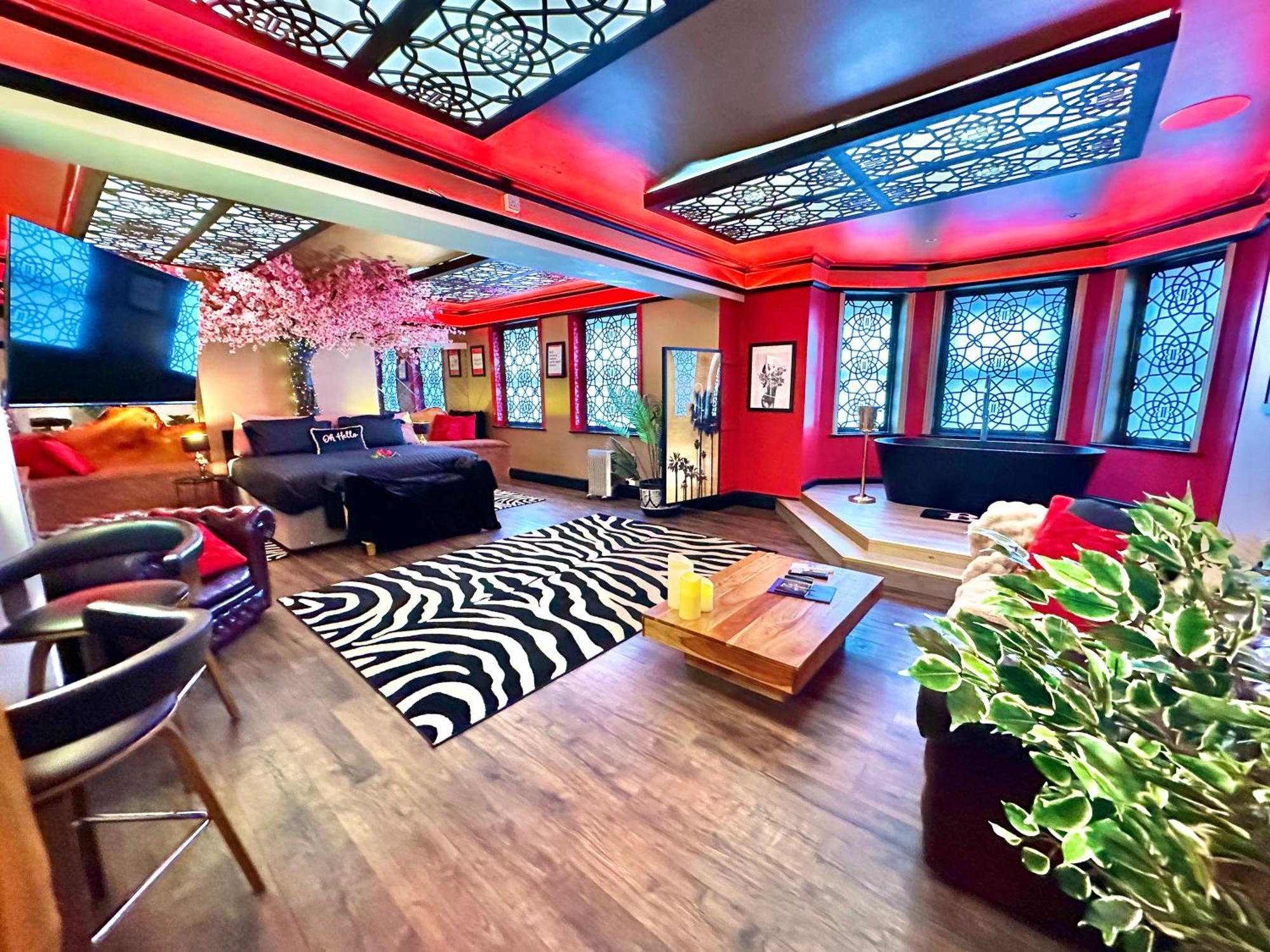 Beyond - Romantic Basement Apartment - Close To Beach - With Parking Bournemouth Exterior foto